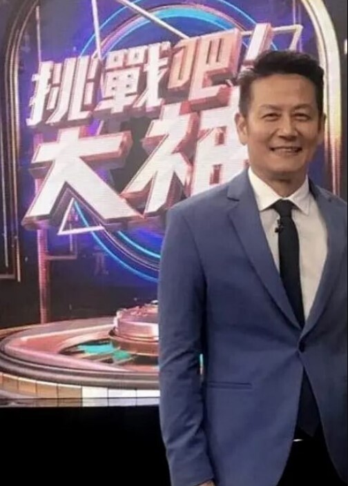 快手顶级东北骚妇菲儿居家偷汉通奸大黑逼兴奋潮喷 - 酷色网
